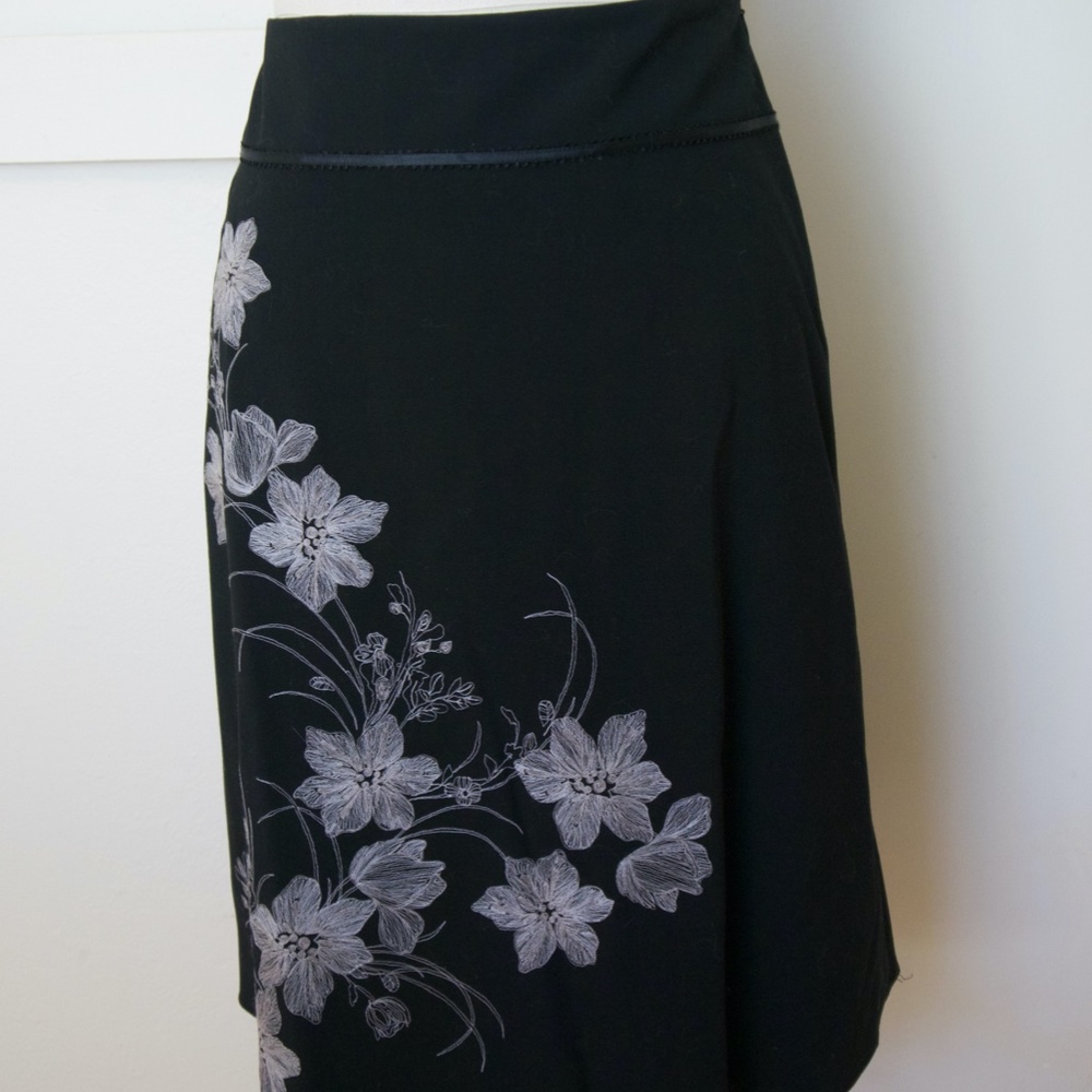 NWY Ann Taylor Embroidered Skirt